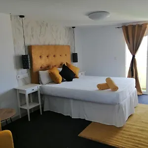 https://chabelas-water-wall.in-canary-islands.com
